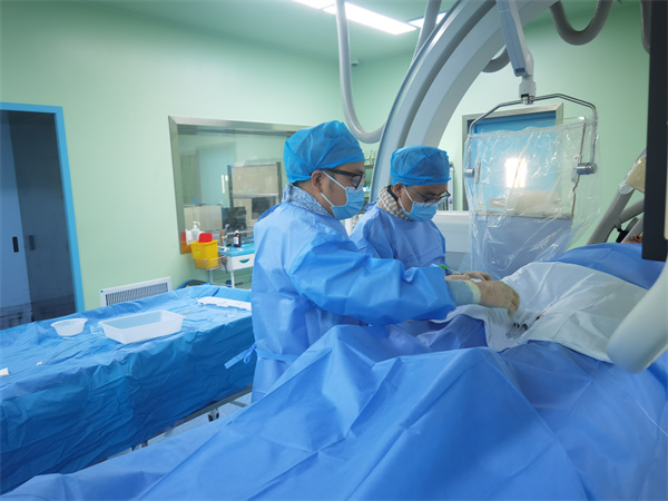 【云上襄州】微創(chuàng)“拆彈”助復(fù)雜動(dòng)脈瘤患者重獲新生