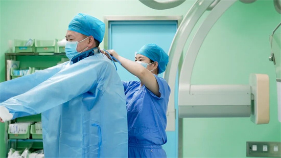 【襄陽網(wǎng)】42歲“跨界”！襄陽這個醫(yī)生不簡單！