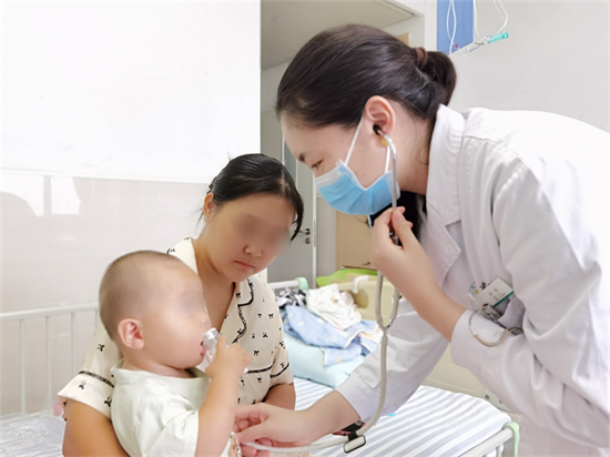 【中新網(wǎng)】十年磨一劍 襄陽醫(yī)師張一曲以精湛醫(yī)術(shù)守護患兒安康