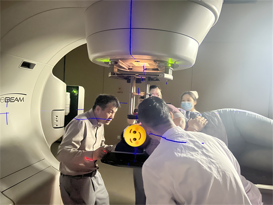 打個耳洞而已，竟然還要做手術+放療？