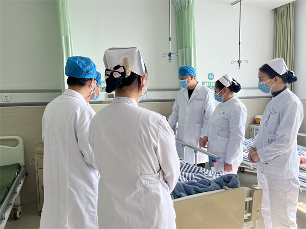 【極目新聞】皮瓣術(shù)巧筑“新生”！壓瘡女孩在“病床課桌”上重拾希望