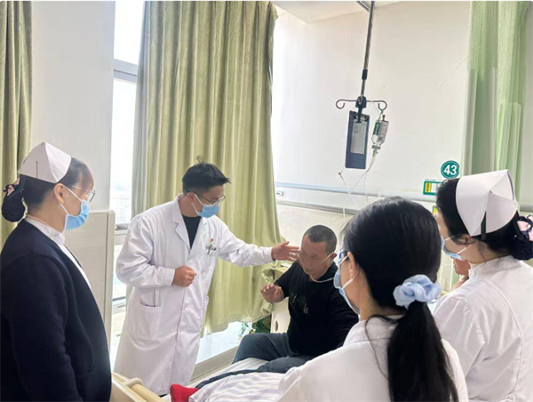 【湖北日?qǐng)?bào)】按摩竟致頸動(dòng)脈夾層！襄陽(yáng)六院“一物多用”術(shù)精準(zhǔn)救急